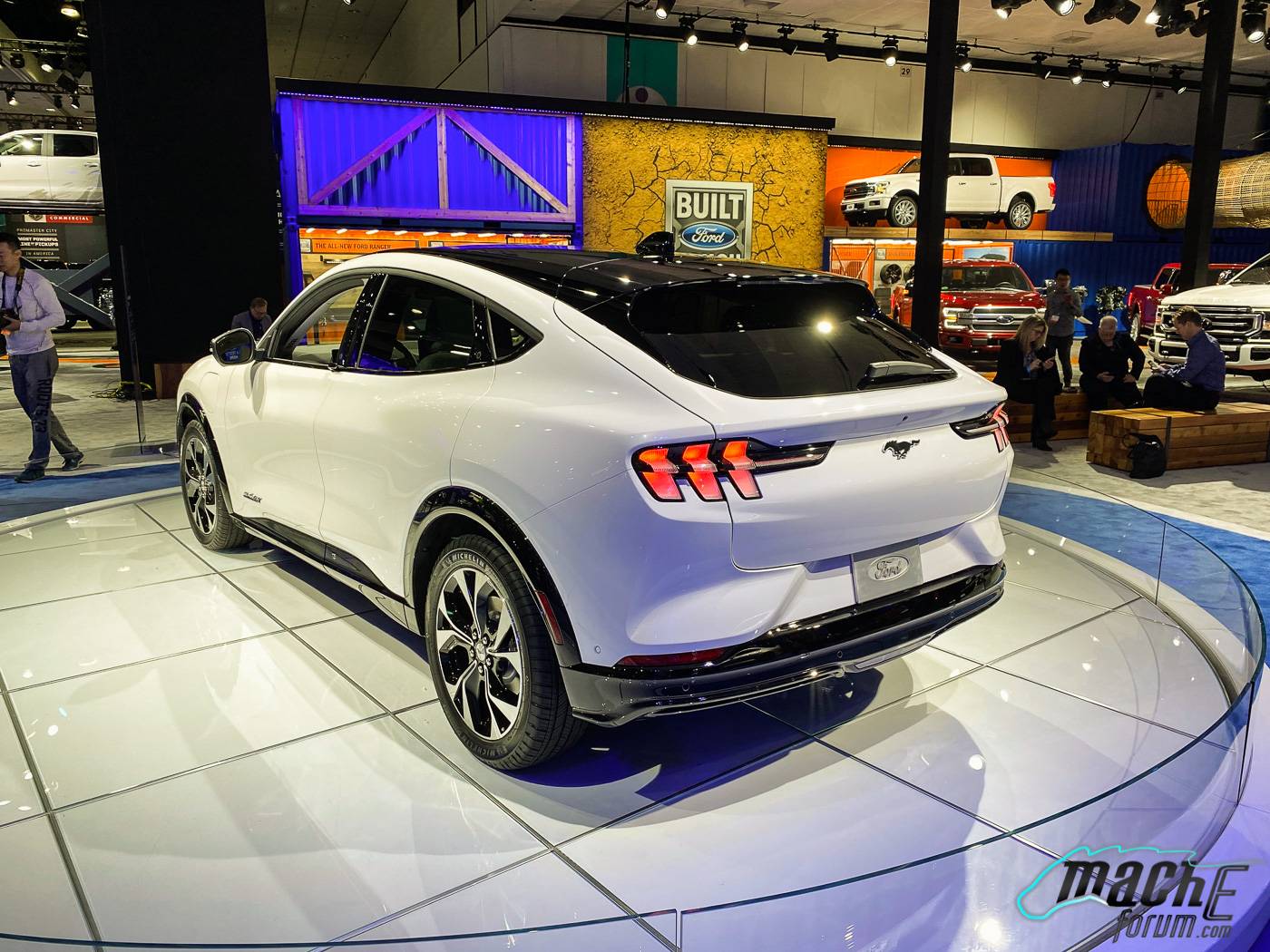 Ford Mustang Mach-E STAR WHITE METALLIC Mach-E Photos e-white-metallic-color-samples-la-auto-show-42-