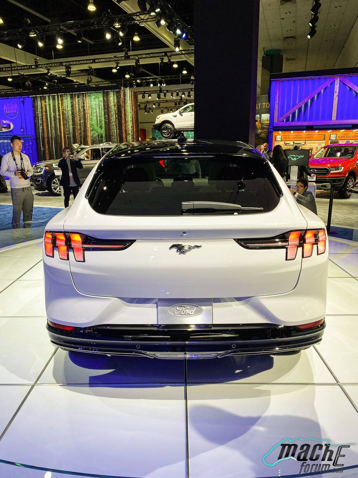 Ford Mustang Mach-E STAR WHITE METALLIC Mach-E Photos e-white-metallic-color-samples-la-auto-show-45-