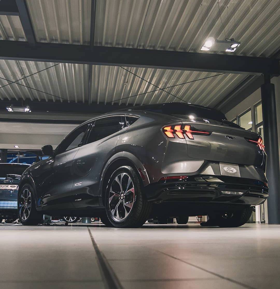 Ford Mustang Mach-E CARBONIZED GRAY Mach-E Club Carbonized Gray Mach-E 3