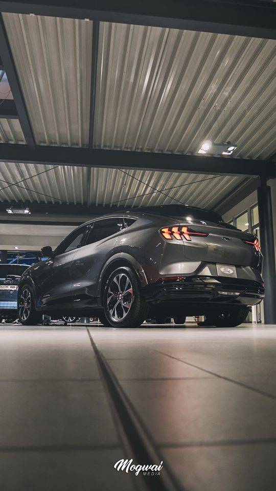 Ford Mustang Mach-E CARBONIZED GRAY Mach-E Club ford-mustang-mach-e-europe-08-