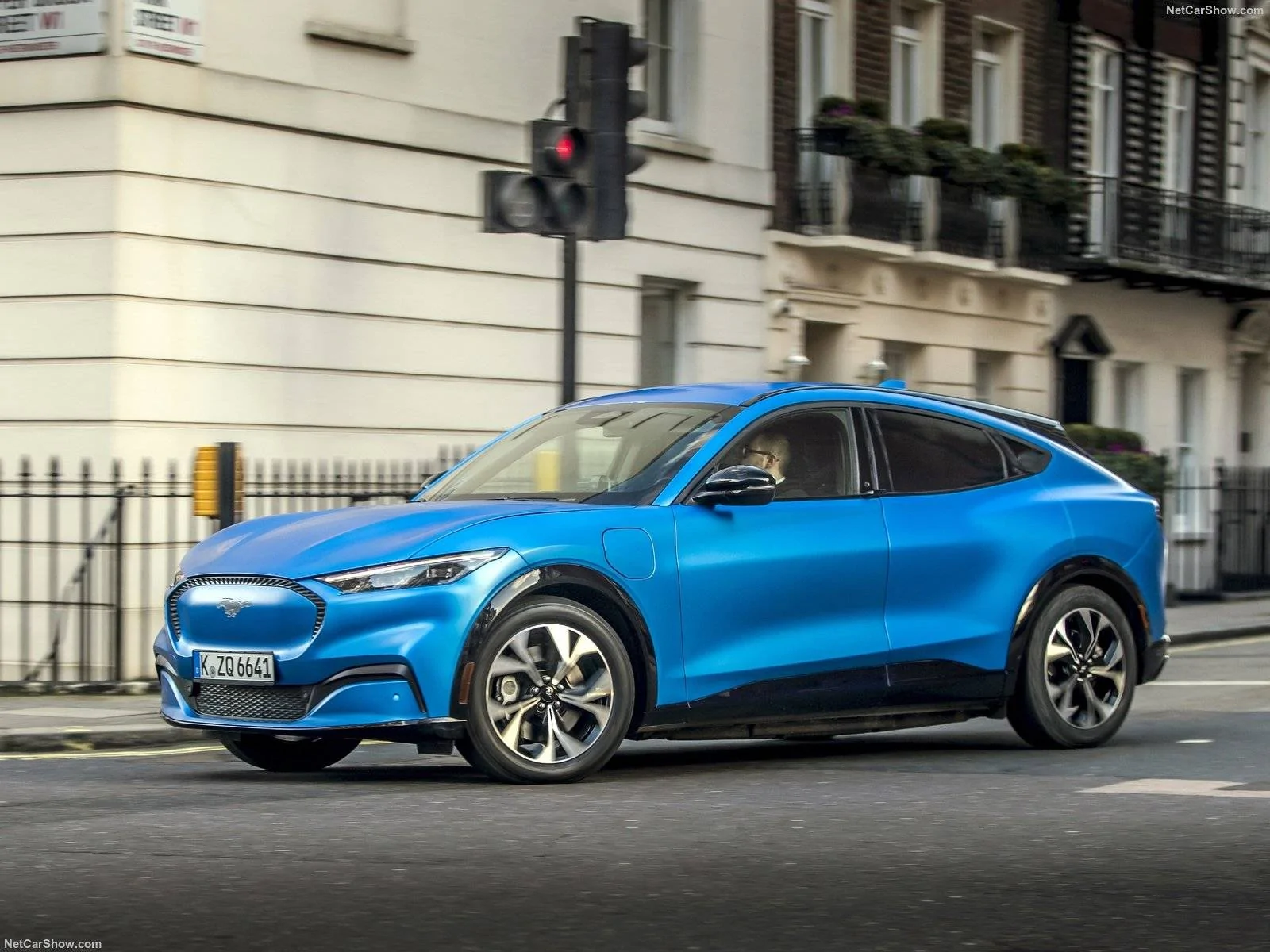 Ford Mustang Mach-E Mach-E Makes UK Debut in Stunning Satin Blue Frozen-Satin-Blue-Mach-E-5