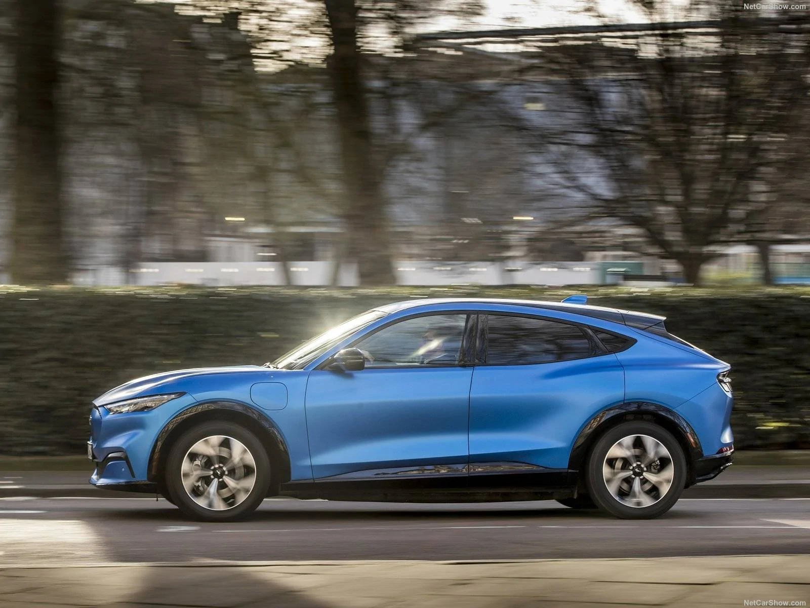 Ford Mustang Mach-E Mach-E Makes UK Debut in Stunning Satin Blue Frozen-Satin-Blue-Mach-E-12