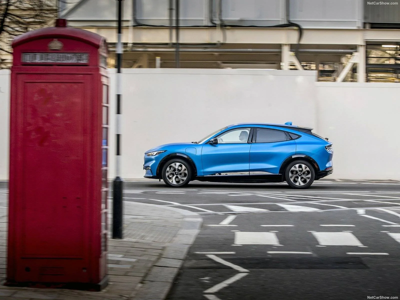 Ford Mustang Mach-E Mach-E Makes UK Debut in Stunning Satin Blue Frozen-Satin-Blue-Mach-E-13