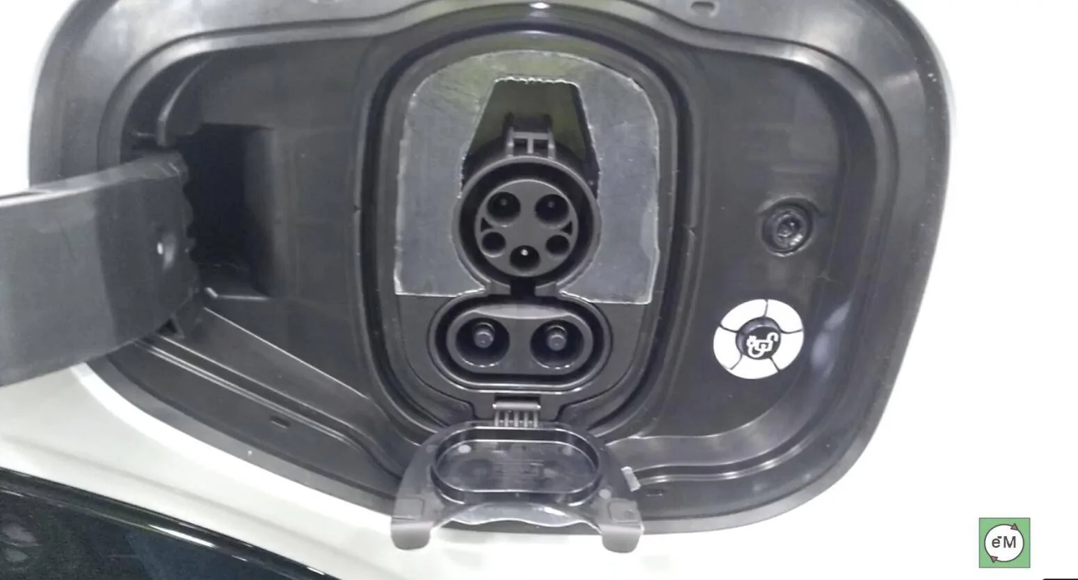 Ford Mustang Mach-E Factory video showing Mach-E details incl pedestrian alert sound and reshaped door handle Screenshot 2020-03-28 20.15.44