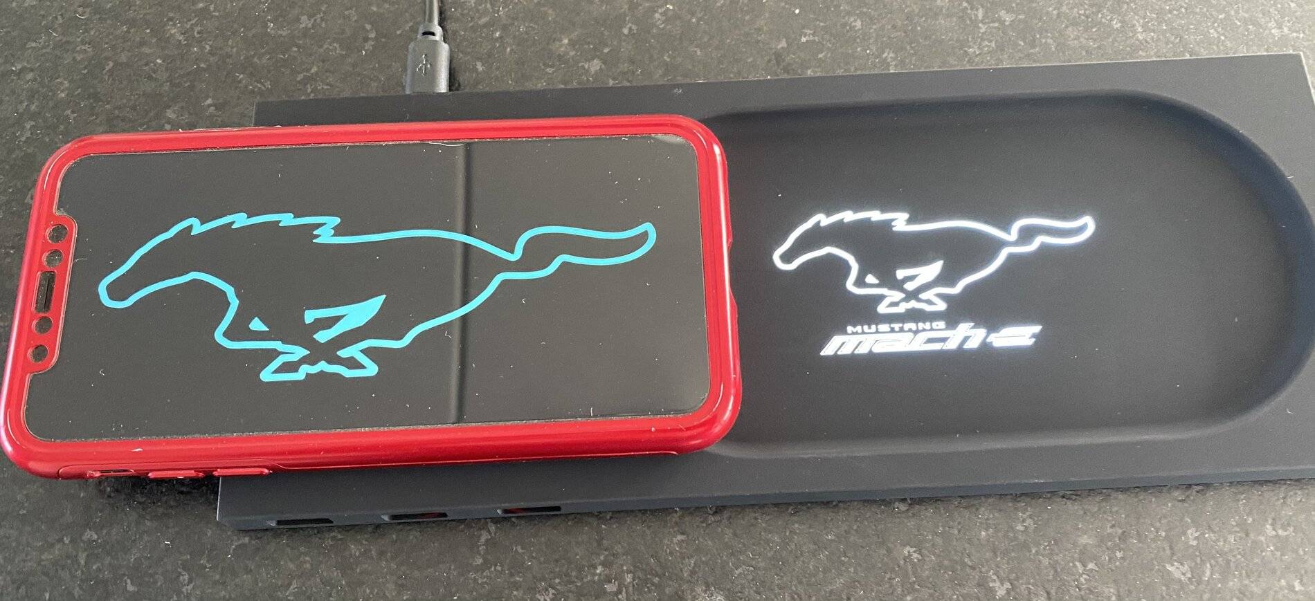 Ford Mustang Mach-E Desktop Qi charging station 91970189-8557-4856-AE3B-97920914FA4F
