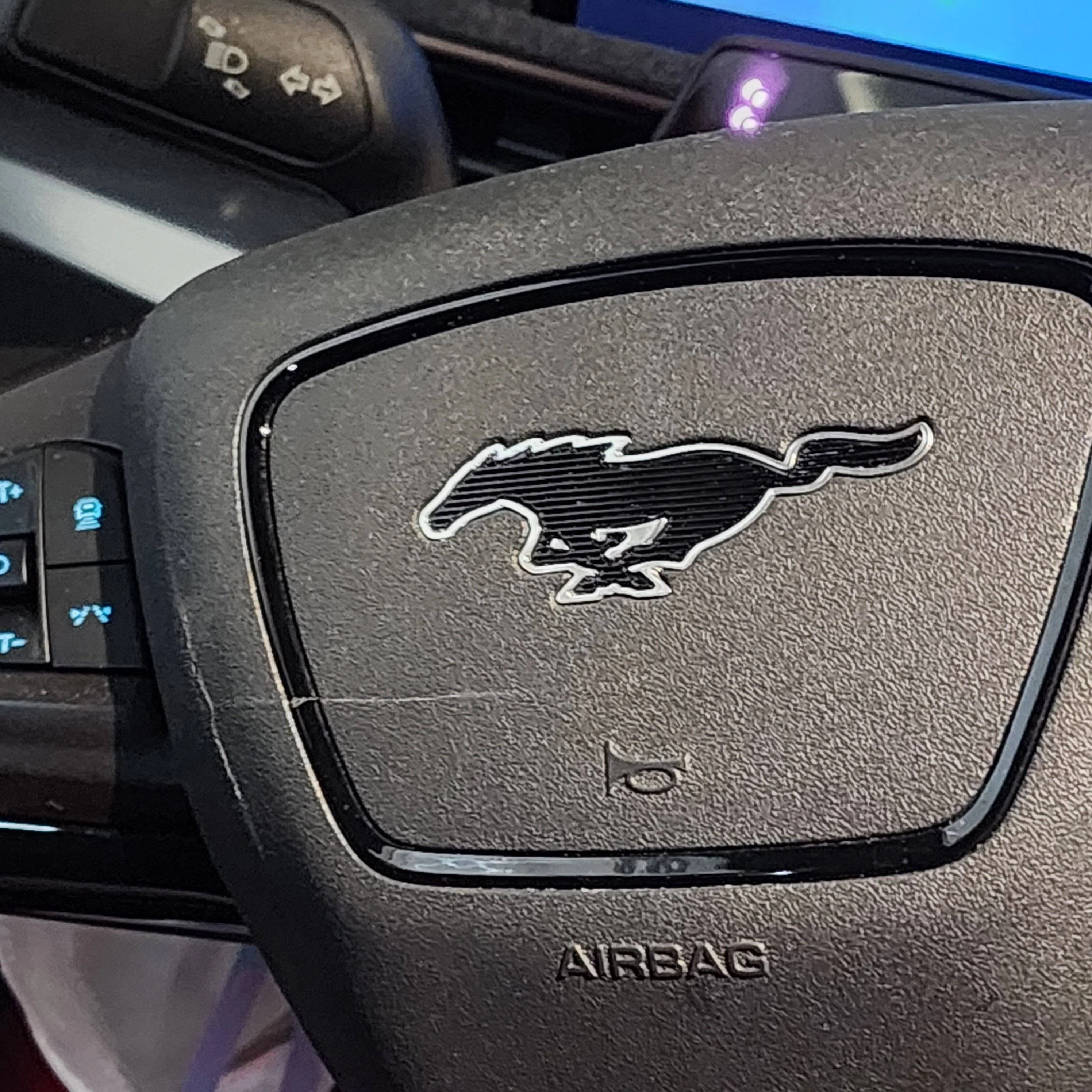 Ford Mustang Mach-E Splitting seam on hornI 20230617_162227