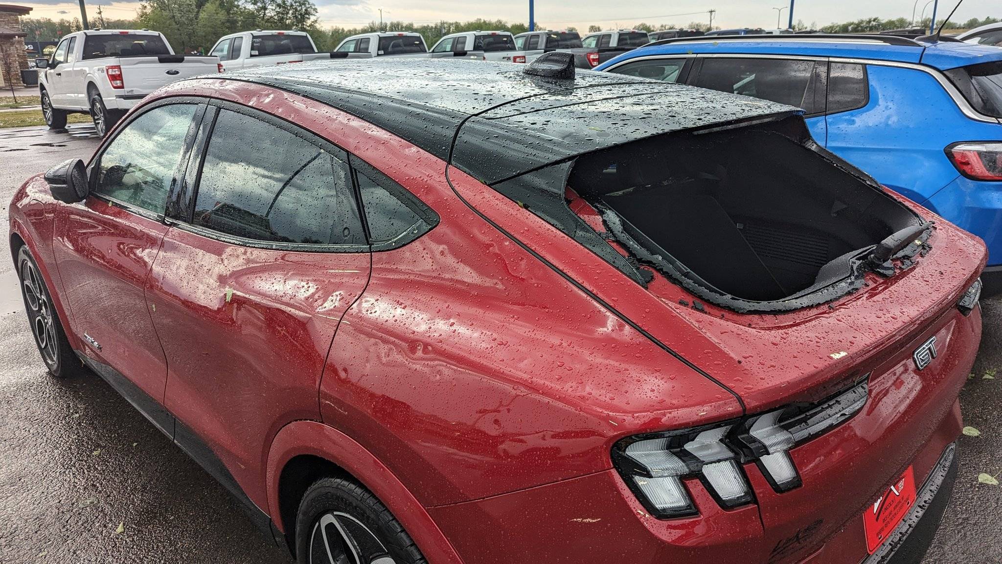 Ford Mustang Mach-E Glass roof proves tough in hail storm which damaged Mach-E body F1b_zH9XwAE9ru-