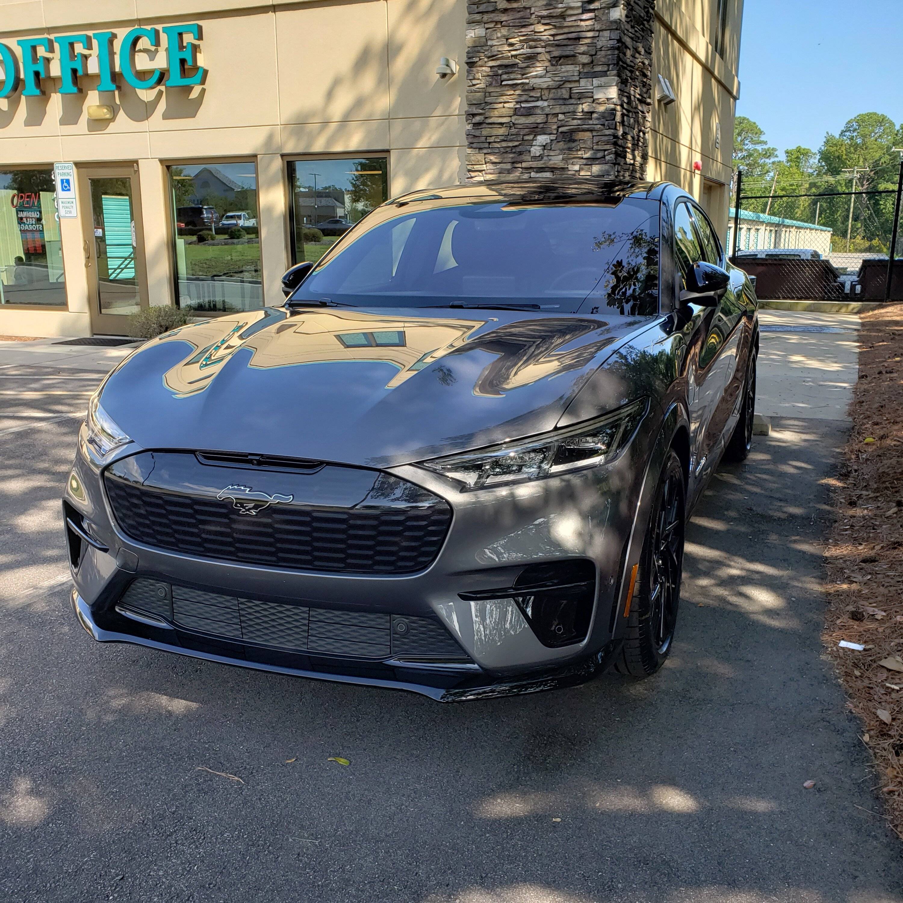 Ford Mustang Mach-E CARBONIZED GRAY Mach-E Club 1692534941668