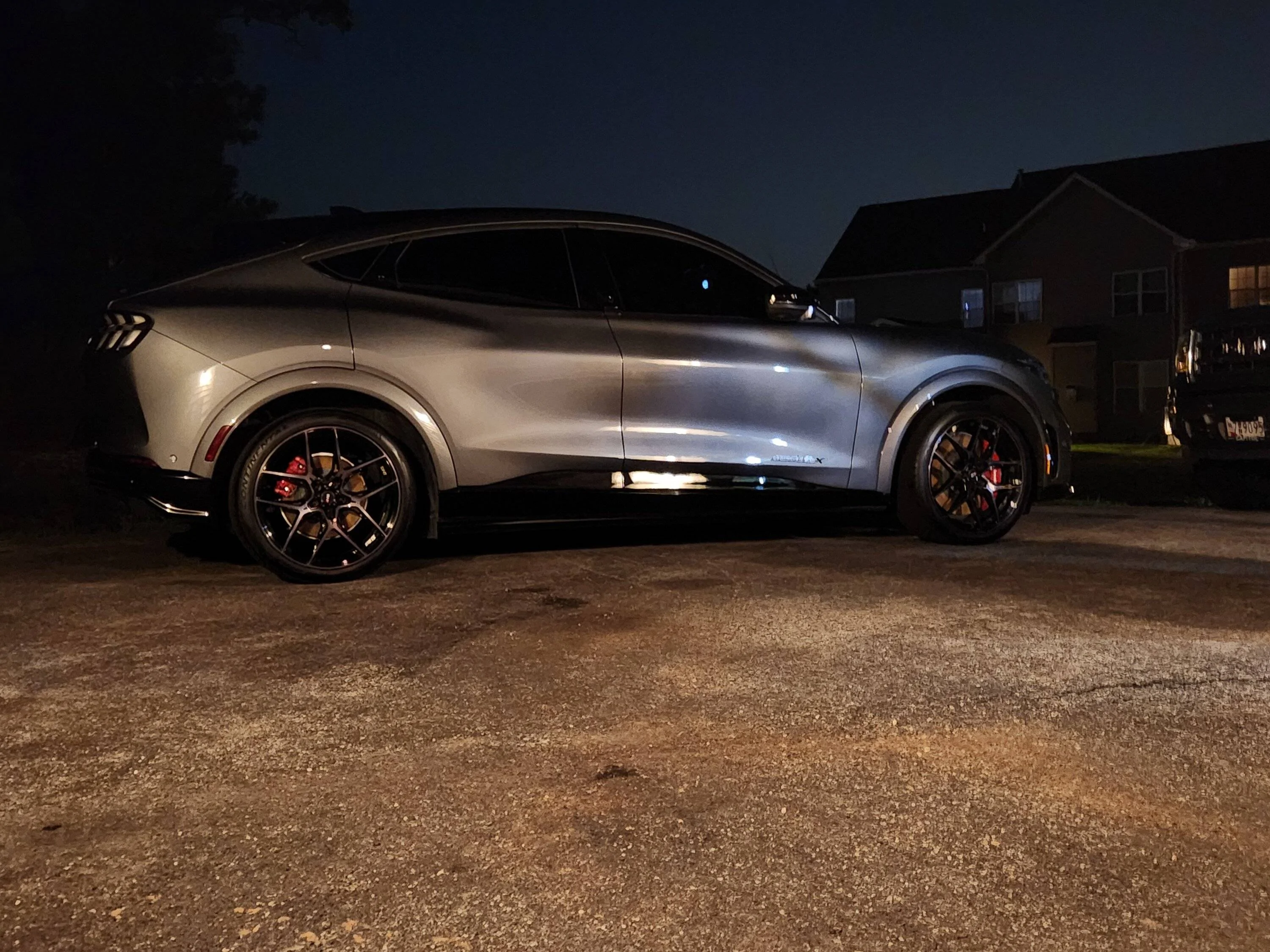 Ford Mustang Mach-E CARBONIZED GRAY Mach-E Club 20230820_205806