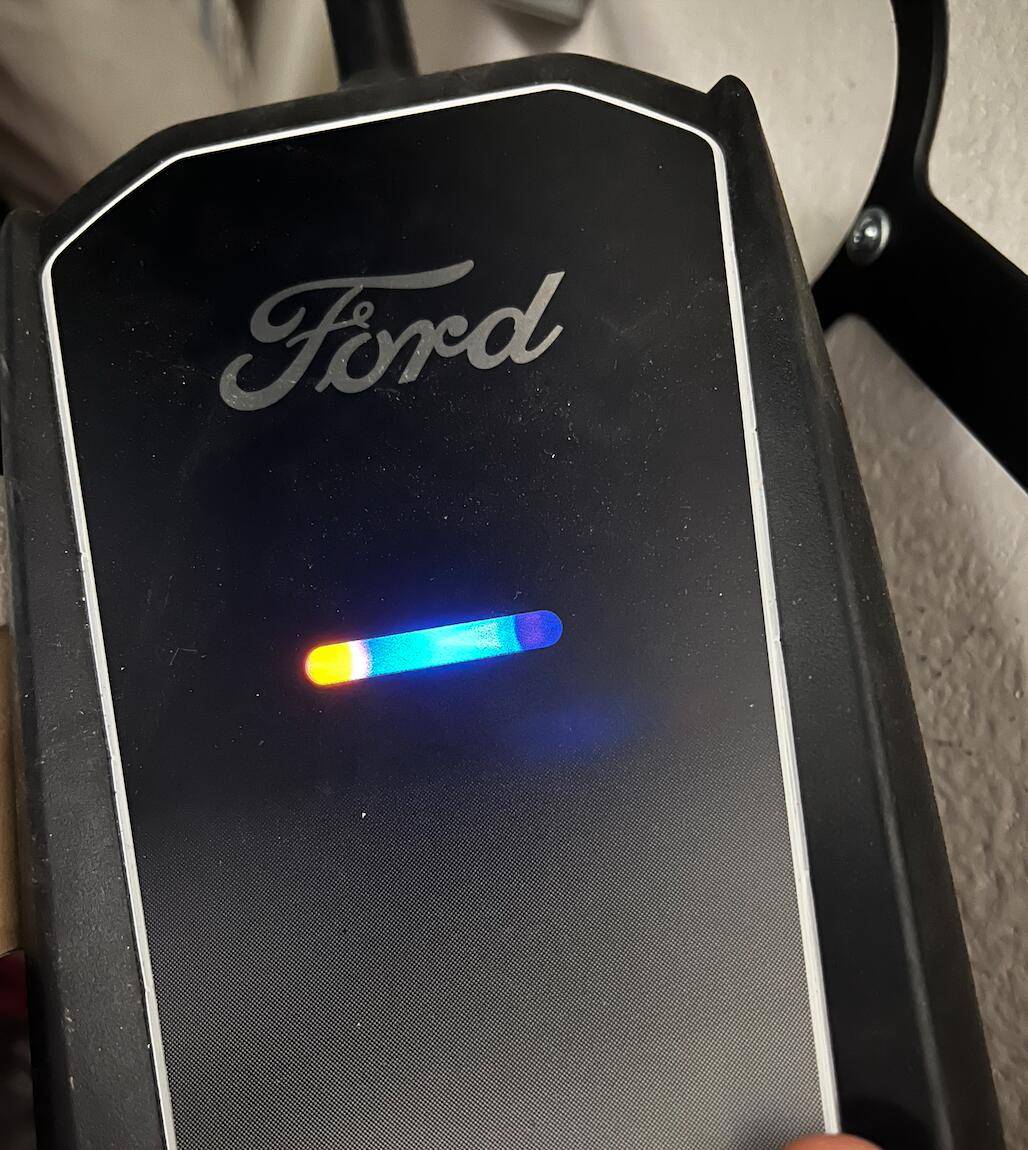 Ford Mustang Mach-E What does it mean when my charger indicator shows this color? 截屏2023-09-26 下午11.15.53
