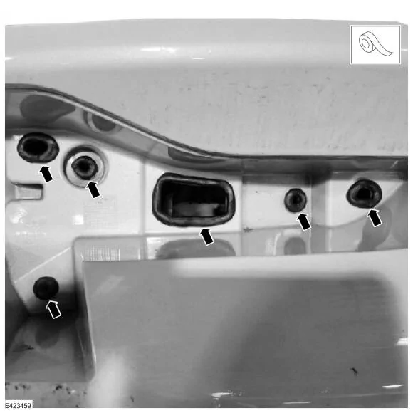 Ford Mustang Mach-E TSB 23-2360 - Water Leak Into Liftgate imagen2
