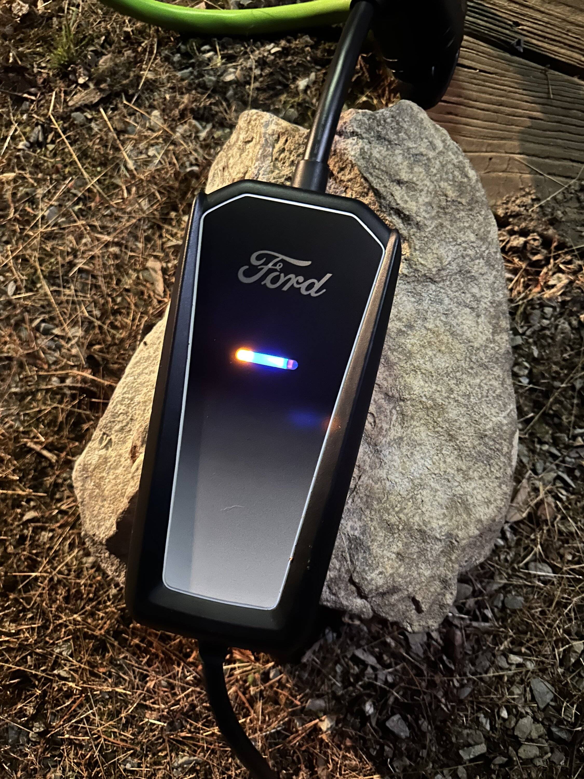 Ford Mustang Mach-E Partial amber light - mobile charger - what does it mean? IMG_2843