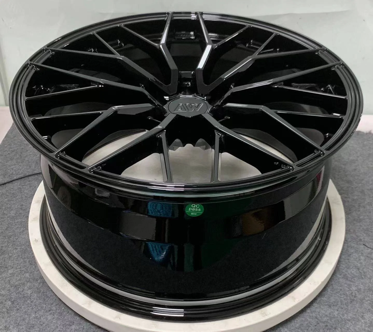 AW11 Custom 20x9.5 Gloss Black Orthogonal.webp
