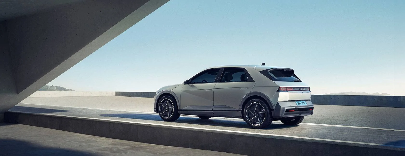 Ford Mustang Mach-E Mach-E vs. 2025 Kia EV6 the_new_ioniq5_gallery_exterior_front_side_view_02
