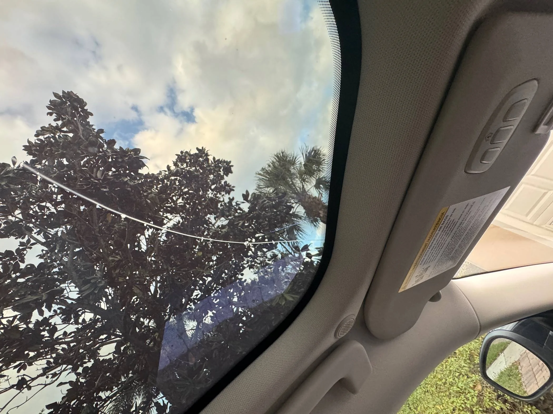 Ford Mustang Mach-E Cracked glass Roof IMG_0900