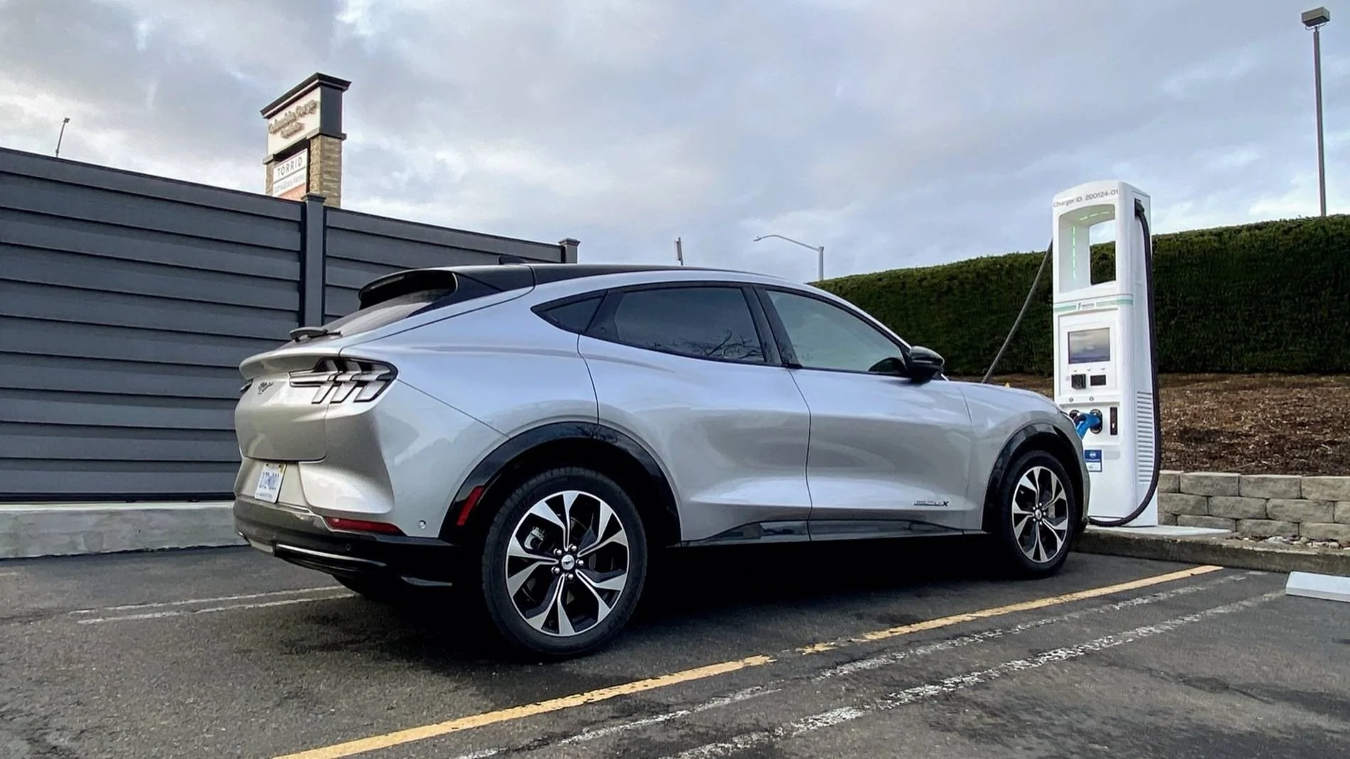 Ford Mustang Mach-E 2021 Mustang Mach-E: How fast does the Ford EV charge up on road trips? h-e-at-electrify-america-dc-fast-charger_100777008