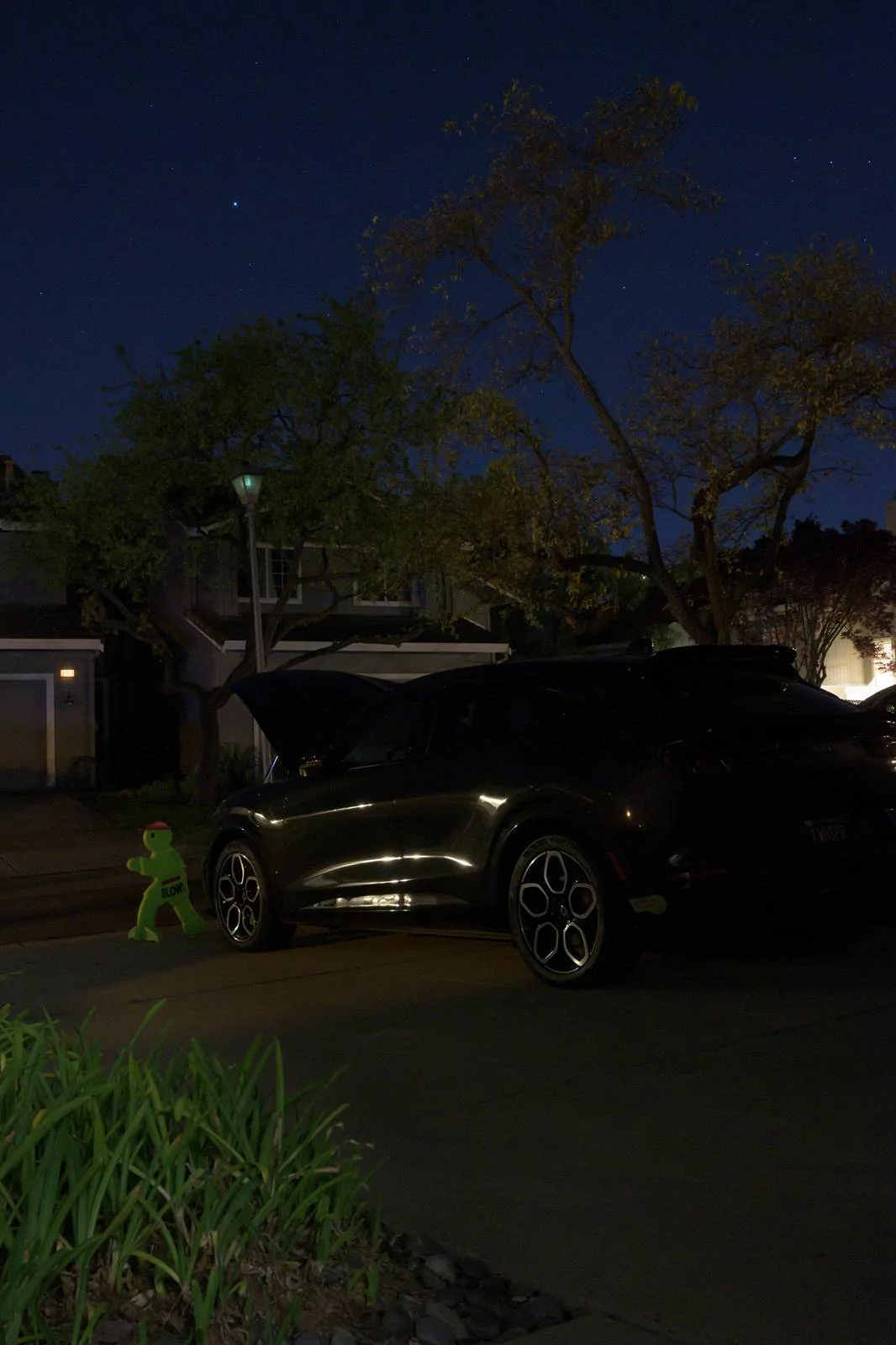 Ford Mustang Mach-E When the frunk is open, the car lights stay off. This is not OK! 202404-2