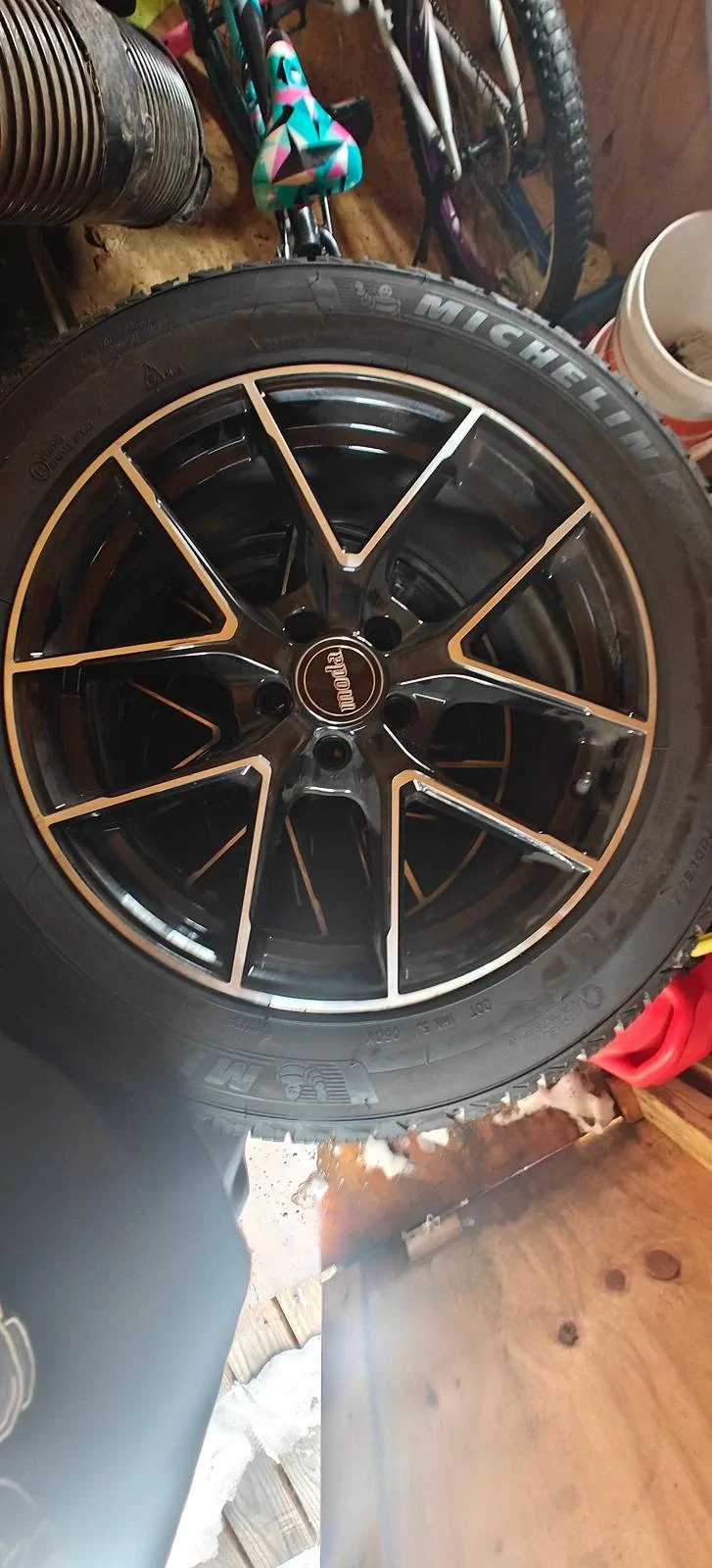 Ford Mustang Mach-E 18" wheels and winter tires IMG20240406124411