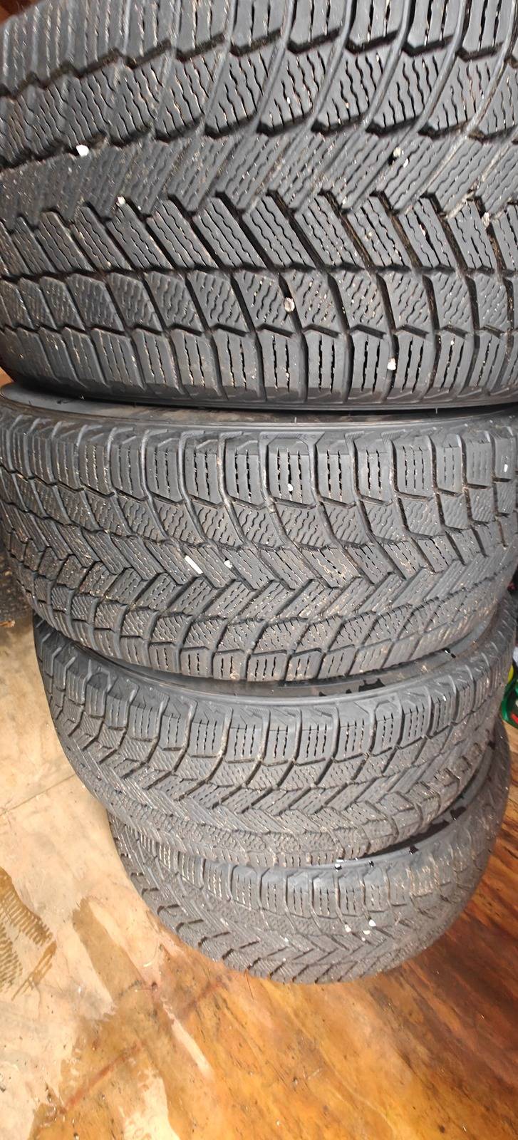 Ford Mustang Mach-E 18" wheels and winter tires IMG20240406124430