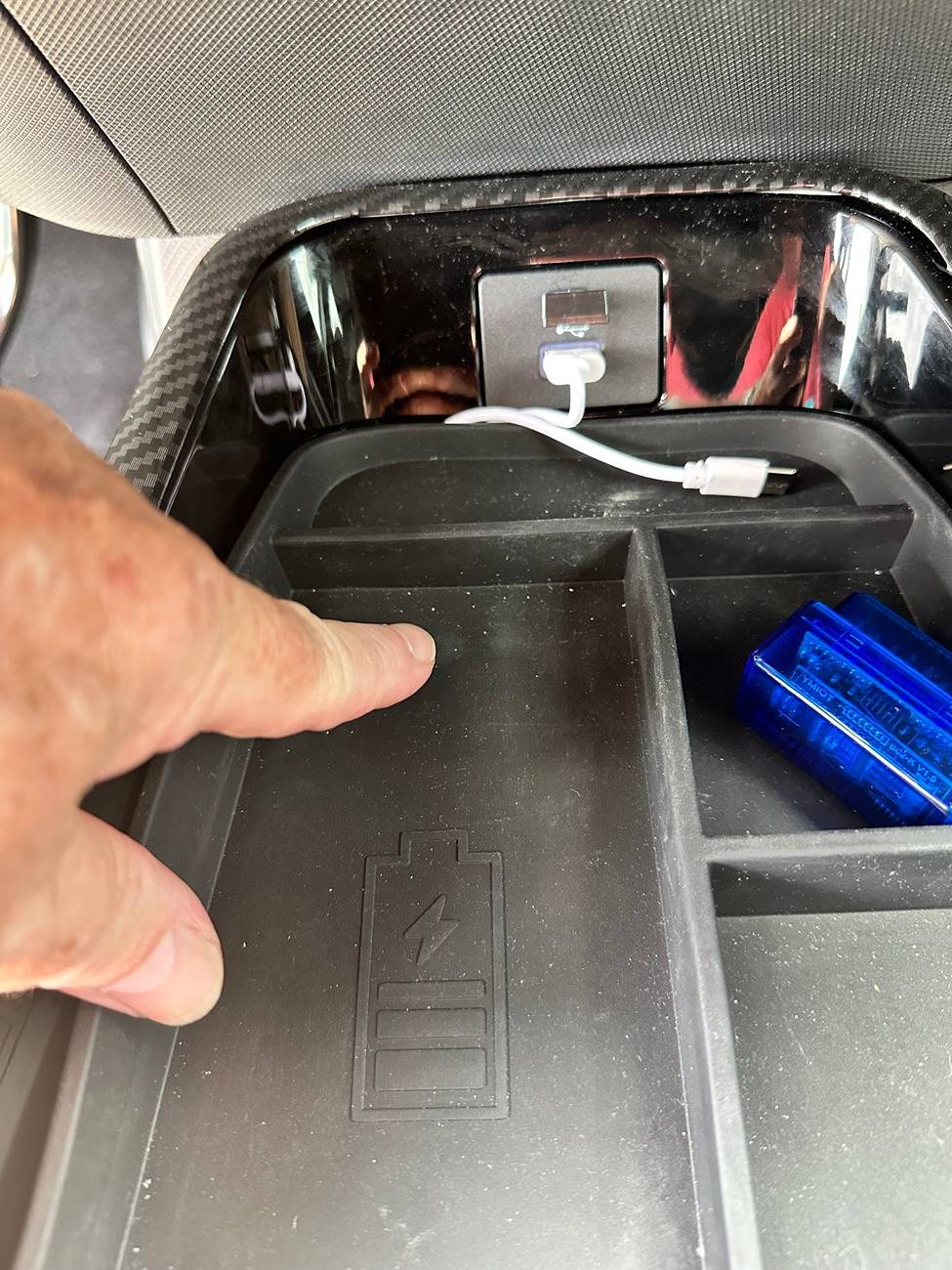 Ford Mustang Mach-E Option to wireless charging - my modification solution IMG_8515