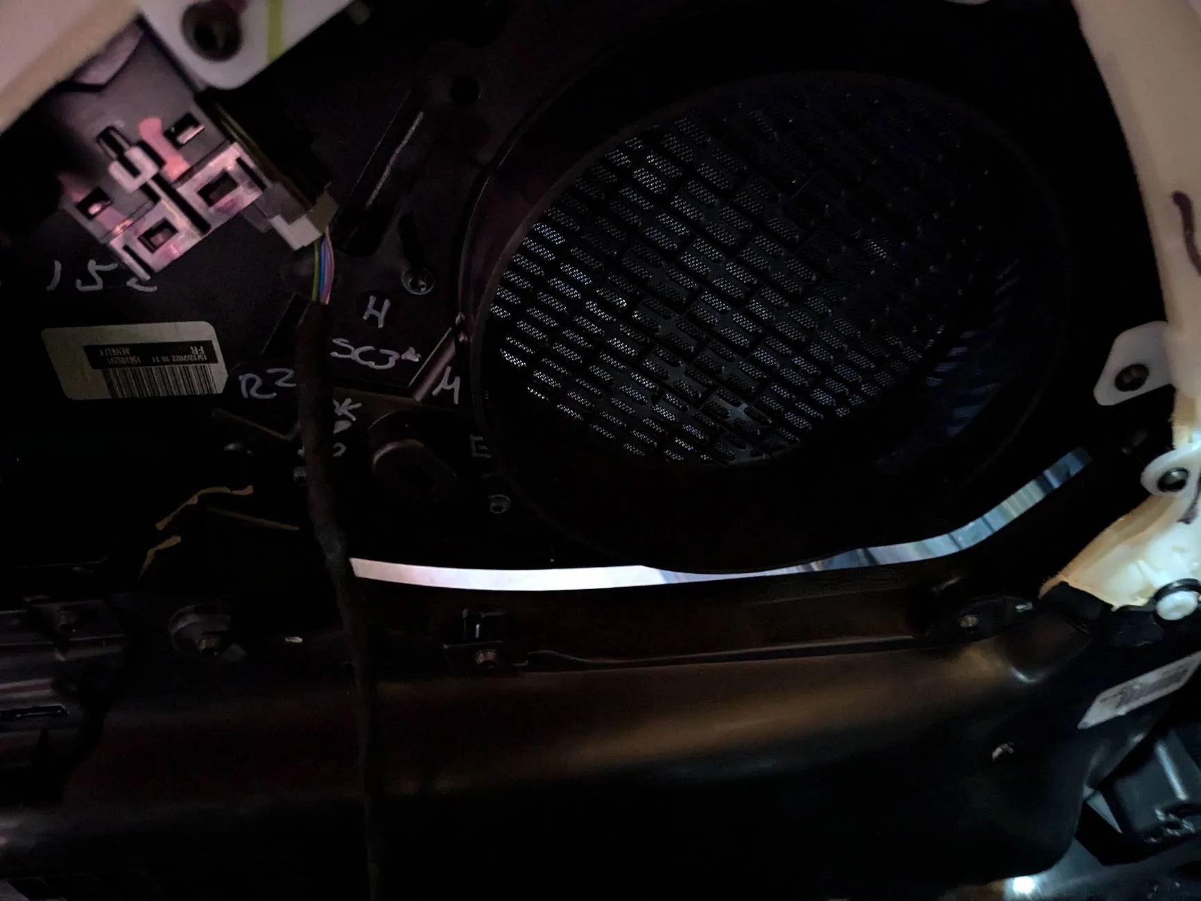 Ford Mustang Mach-E Speakers/Sub/Amps install and base/select model audio information front door card pr