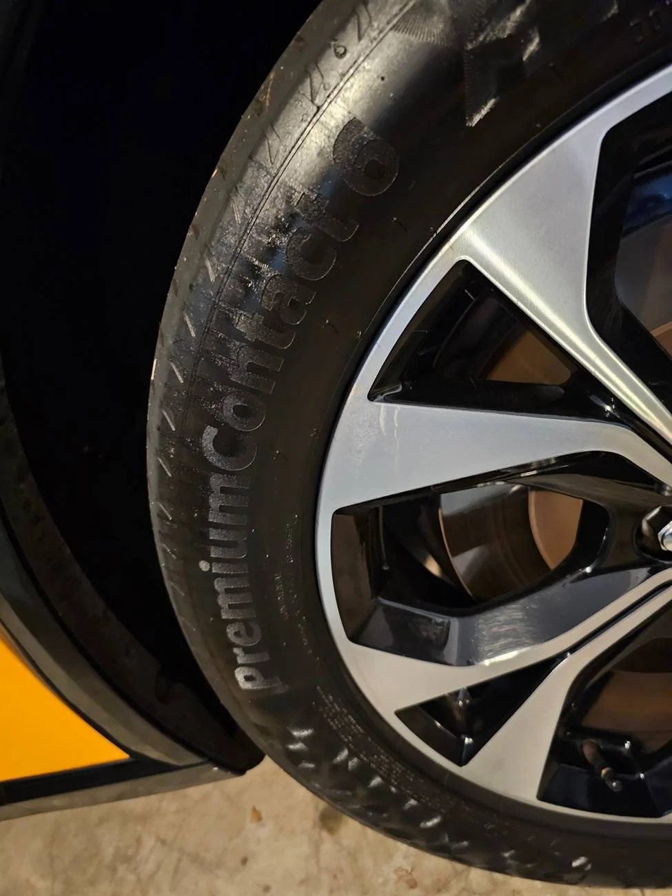 Ford Mustang Mach-E Michelin CrossClimate2 vs Continental Extreme Contact DWS 06 plus 20240924_084717