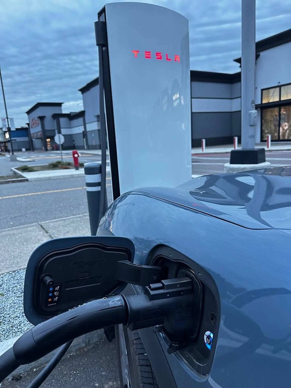 Ford Mustang Mach-E A2Z Typhoon Pro vs Tesla v4 Supercharger (without Magic Dock) IMG_4188