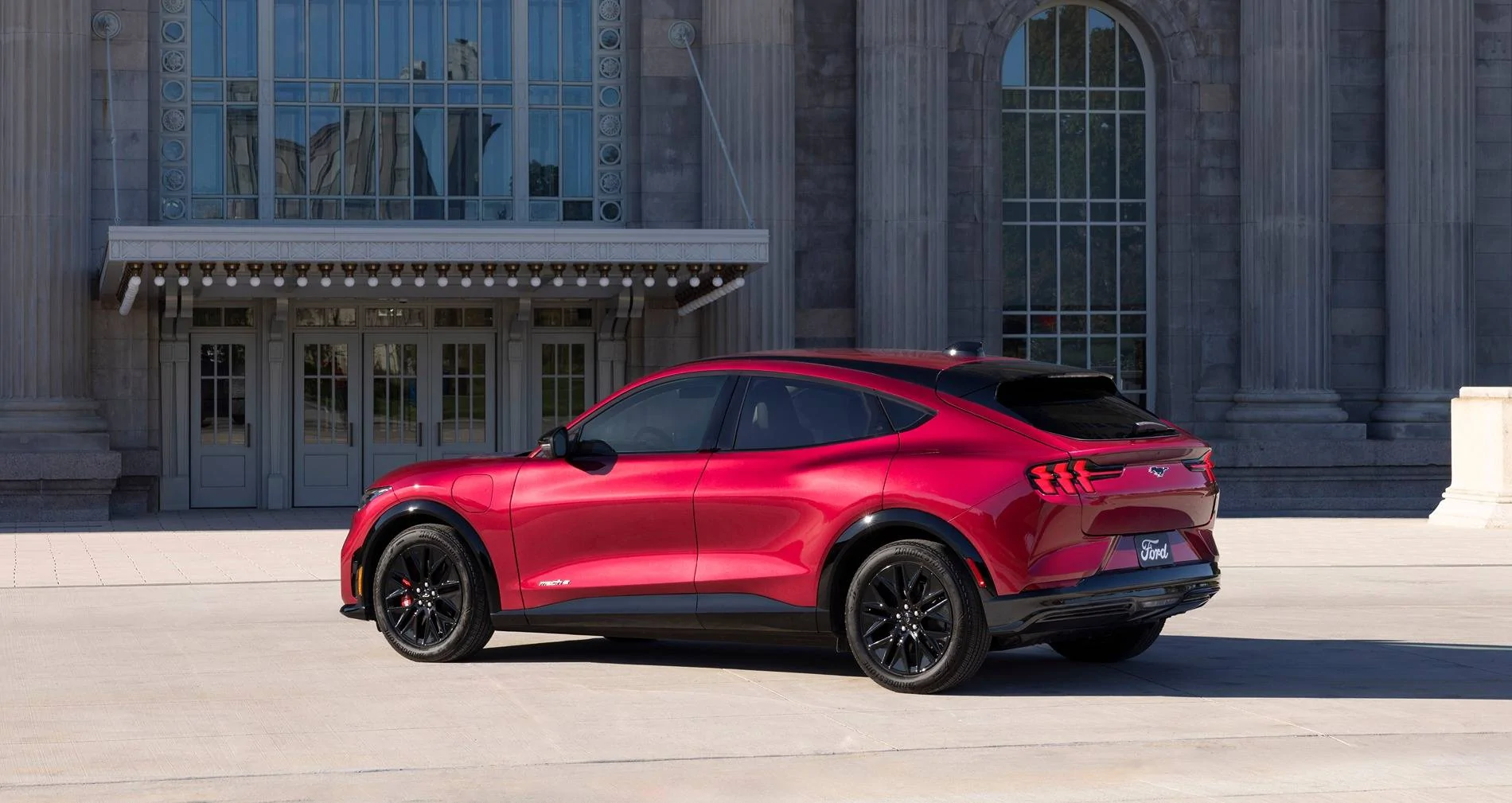 2025 Mustang Mach-E Premium Sport Appearance Package_05.jpg