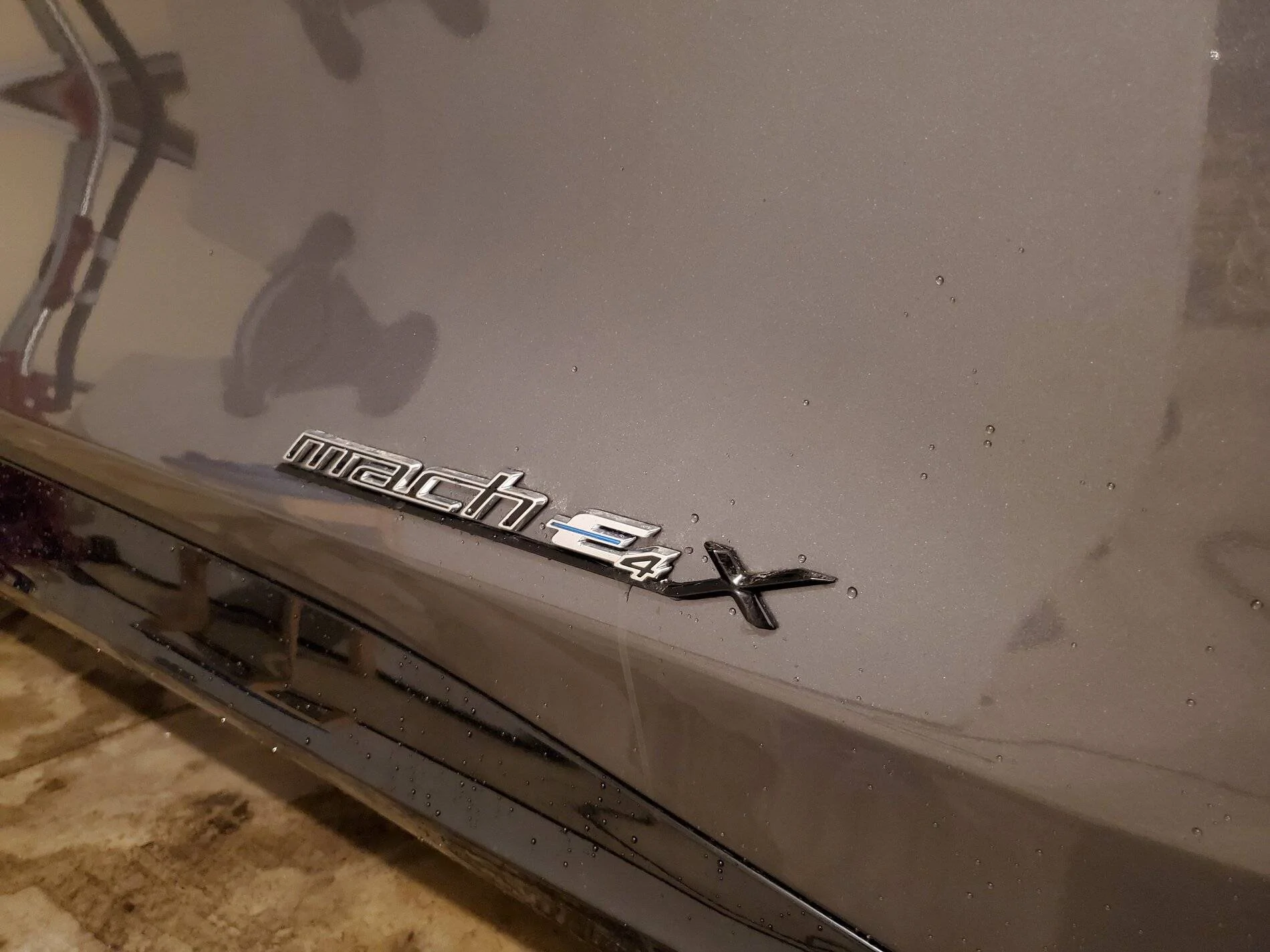 Ford Mustang Mach-E CARBONIZED GRAY Mach-E Club 20210204_202327