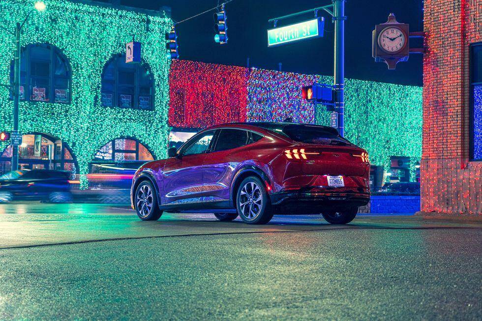 Ford Mustang Mach-E Mach-E vs Mustang 2.3L 1612570020780