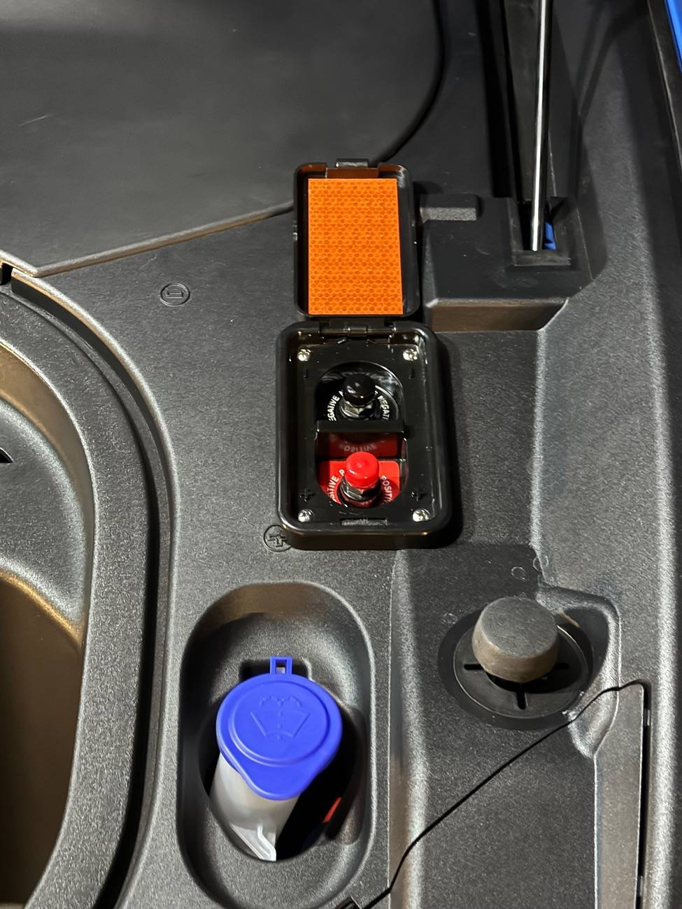 Ford Mustang Mach-E Infant stuck inside the car - dead 12V battery IMG_5082