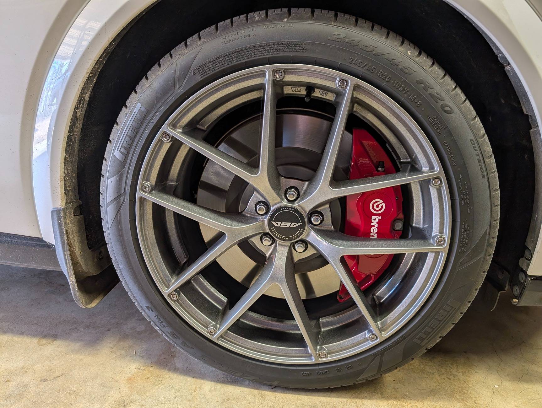 Ford Mustang Mach-E Pirelli P Zero AS Plus 3 -vs- Pirelli  P Zero All Season Plus Elect PXL_20241218_180430339