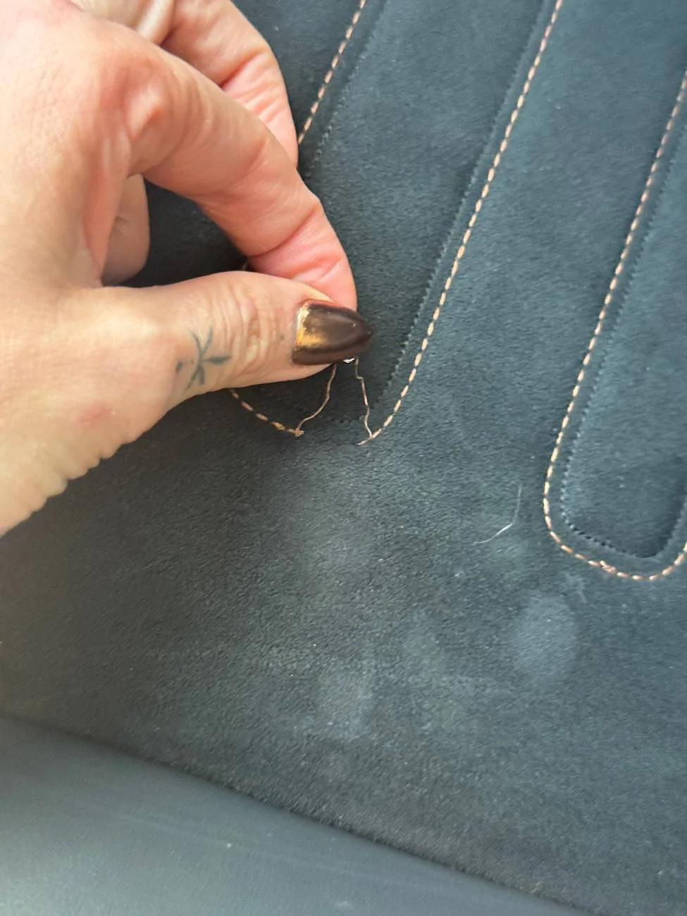 Ford Mustang Mach-E Mustang Mach-E GT 2023 Copper thread stitching issue IMG_8644