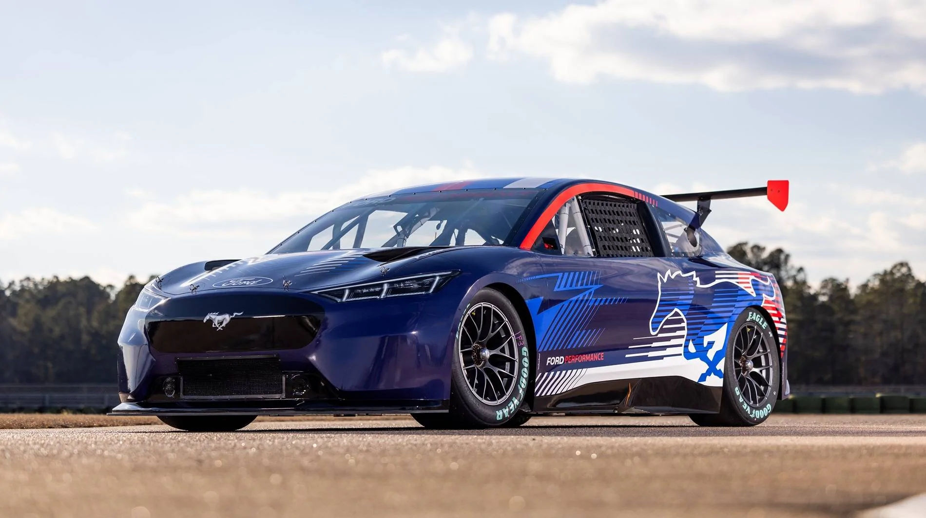 Ford Mustang Mach-E MACH-E NASCAR Race Car Prototype first look GilnbFXWsAAIvsh