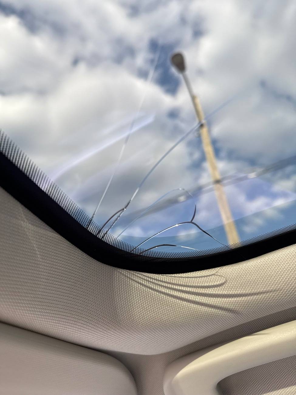 Ford Mustang Mach-E Cracked glass roof IMG_1202