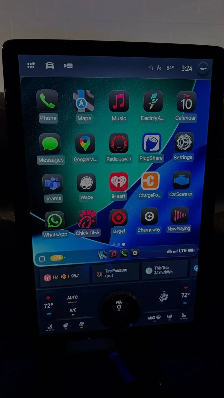 Ford Mustang Mach-E iOS 26 CarPlay on Mach-E IMG_0732