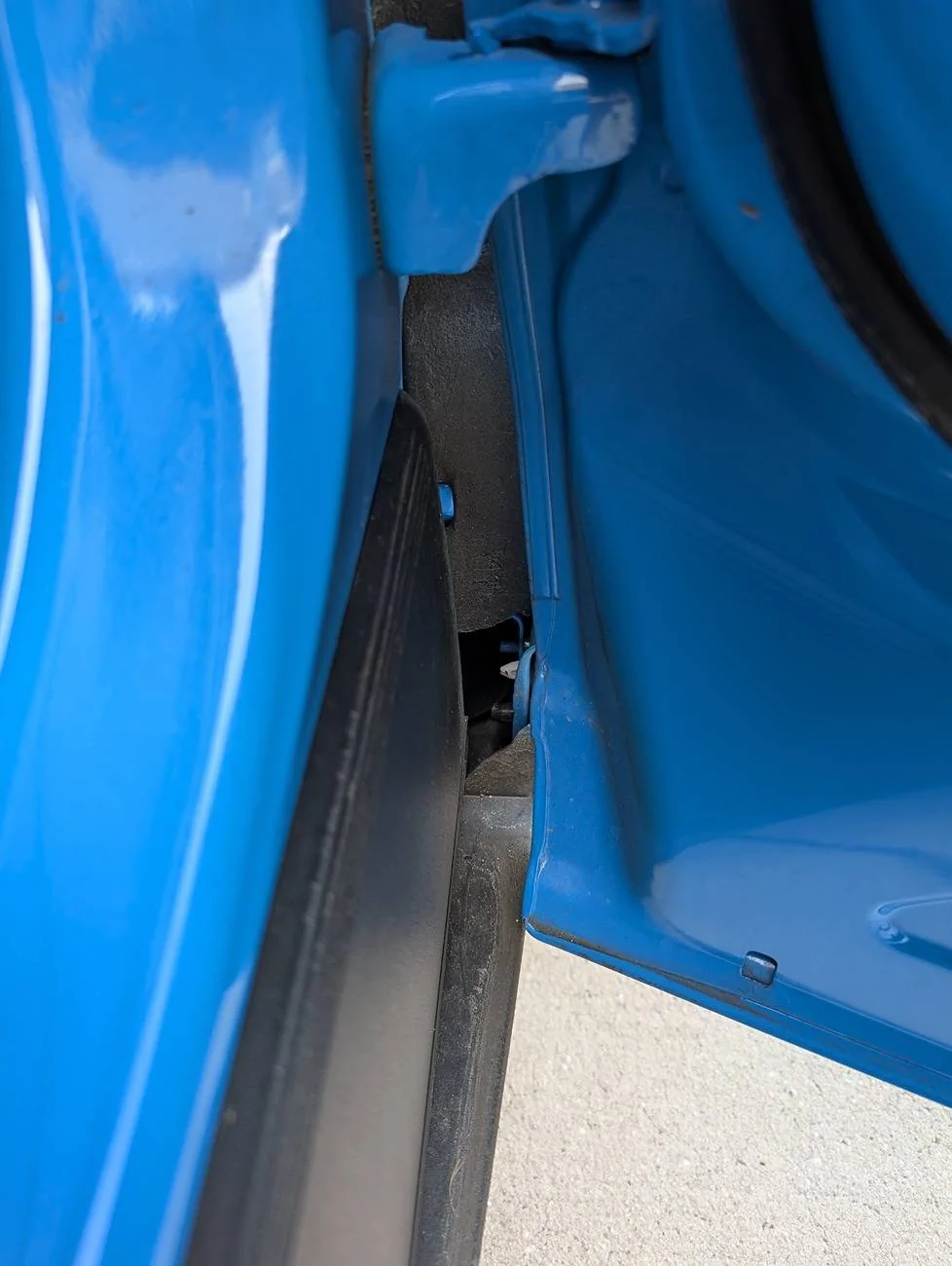 Ford Mustang Mach-E Wires in right side front door jam (!?) PXL_20250611_132926841