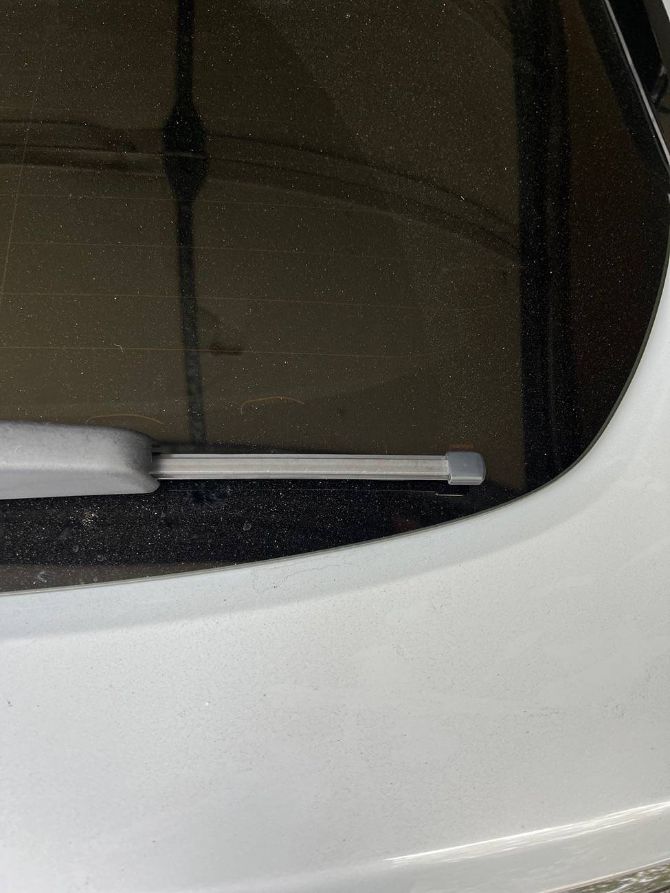 Ford Mustang Mach-E PSA: 2025 Mach-E comes with 15” rear window wiper from factory IMG_9858