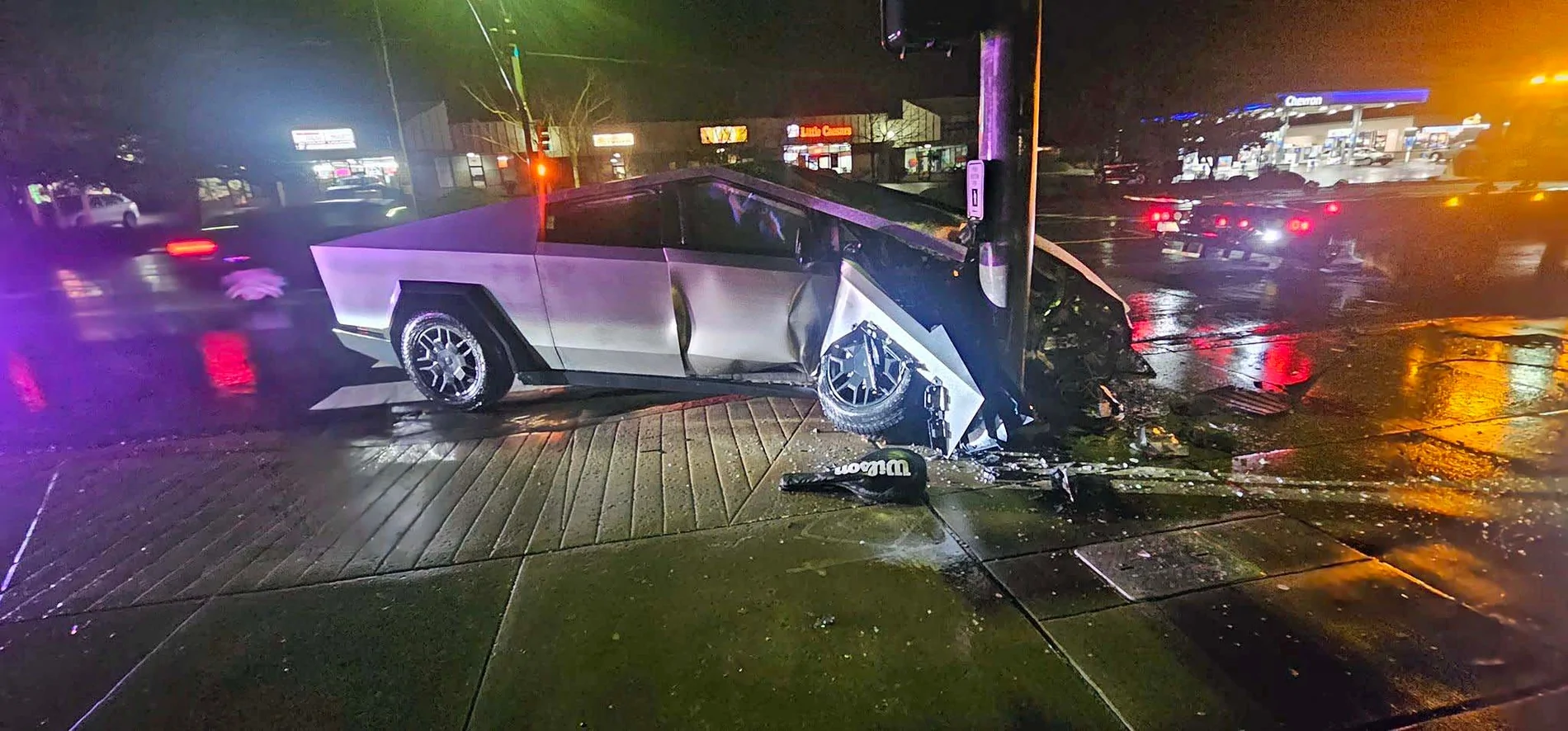 Ford Mustang Mach-E Tesla Launched FSD v14 Tesla Cybertruck Crash2
