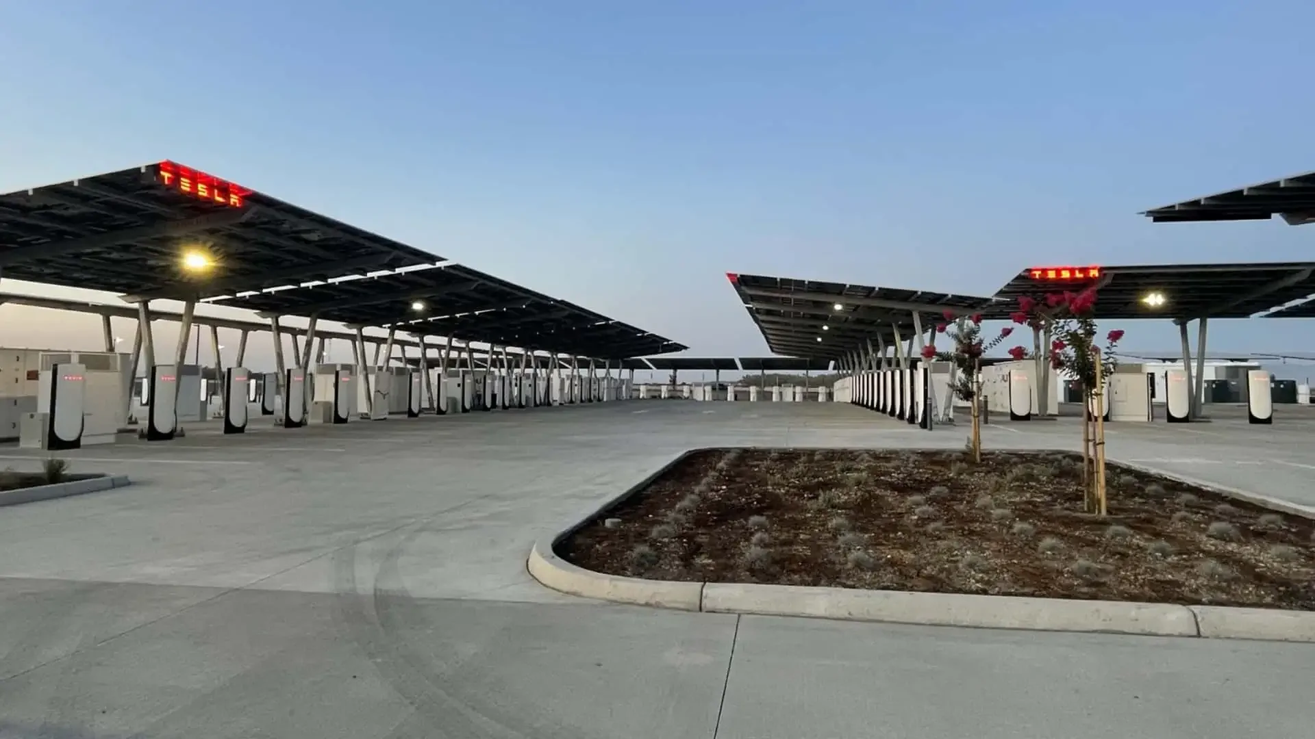 Ford Mustang Mach-E Tesla's largest charging station is powered by solar 1764197388677-n9