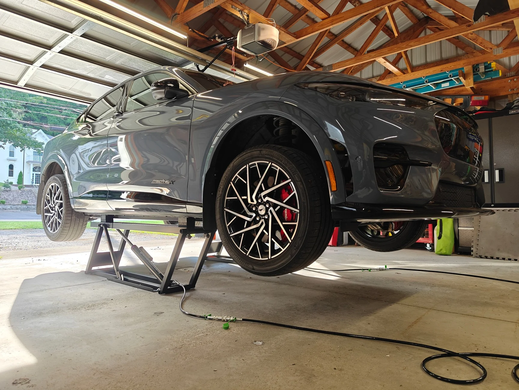 Ford Mustang Mach-E Distance between lifting points? IMG20240823172049