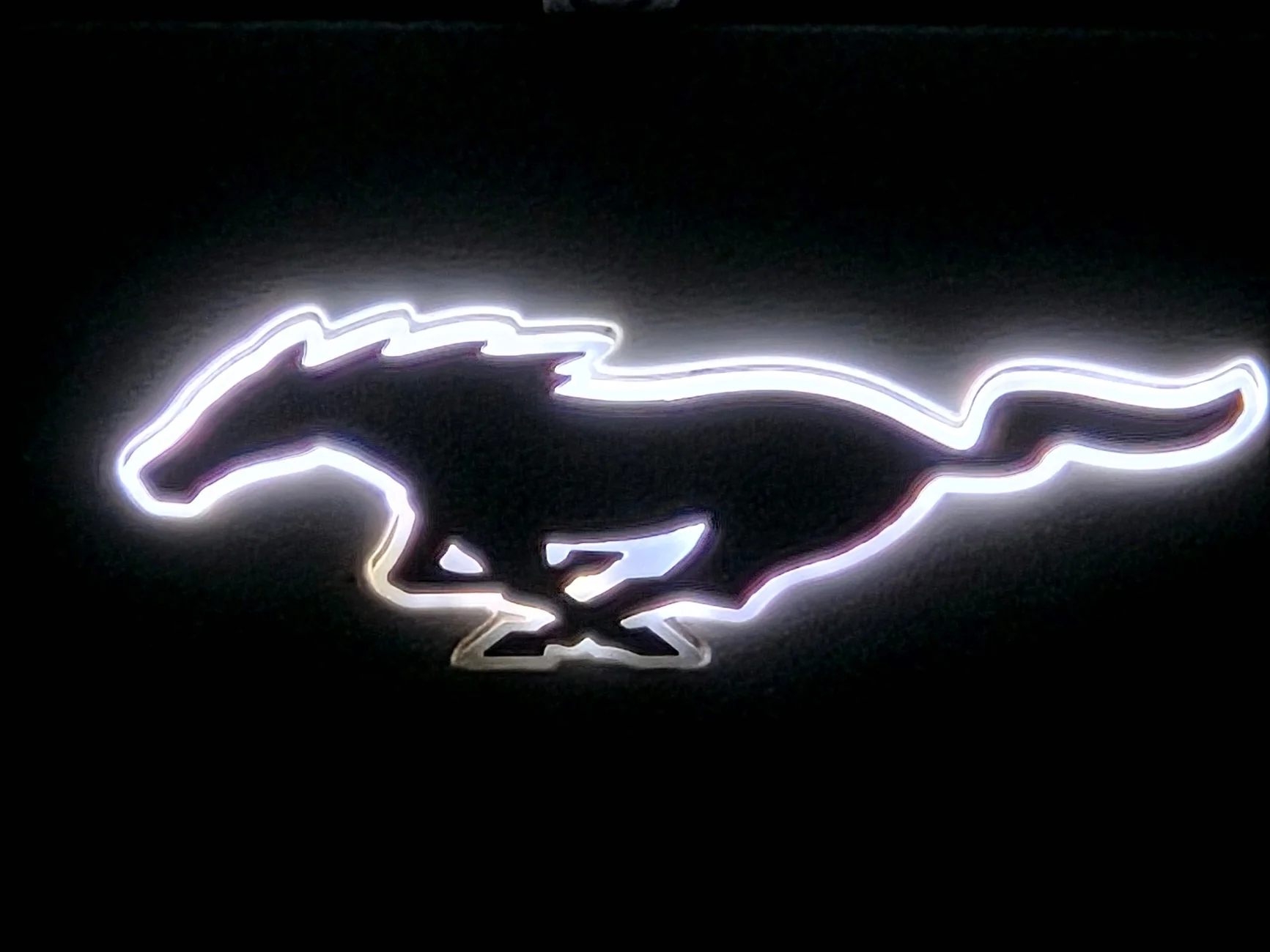 Ford Mustang Mach-E BSKT Design LED Ponies 20251222_180701