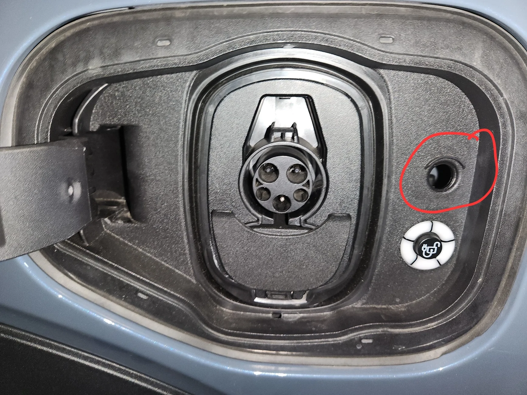Ford Mustang Mach-E Help: what's wrong with the charging port door? 20260111_102517(1)