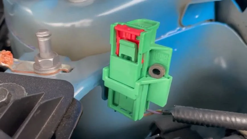 Ford Mustang Mach-E Deep Sleep Mode - 12v battery drained dead [update: Mach-E jump started] IMG 6693 - video 13 - covers open - YouTube - 0 17