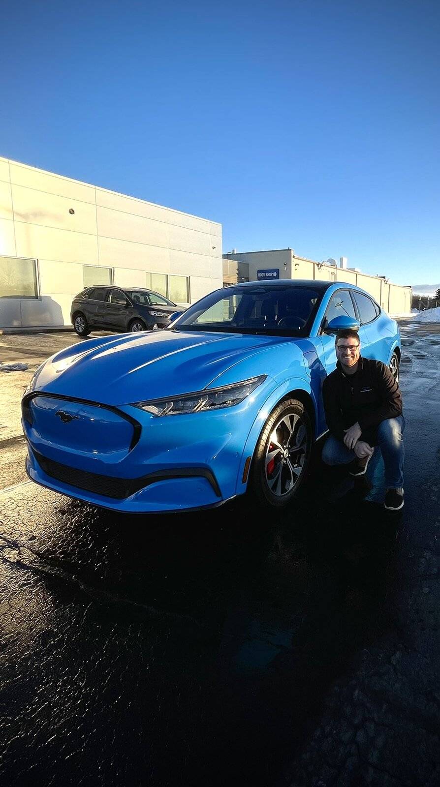 Ford Mustang Mach-E GRABBER BLUE Mach-E Photos EuZhCzGXMAACjMl