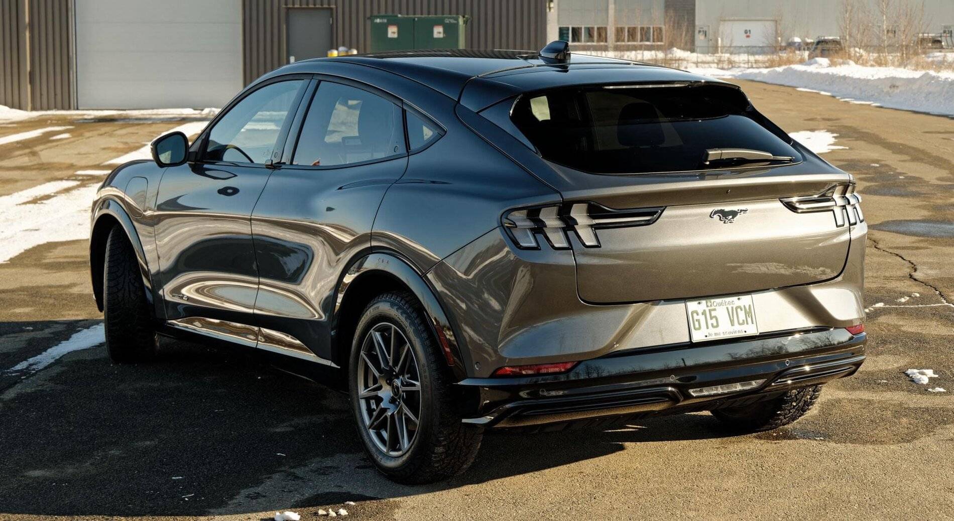 Ford Mustang Mach-E CARBONIZED GRAY Mach-E Club 77A84F54-88D5-4E7F-85EF-28F4B8A974E8