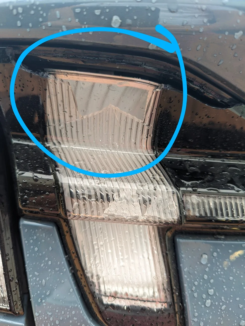 Ford Mustang Mach-E Tail trunk light cracked.. Aggghhh markup_50175