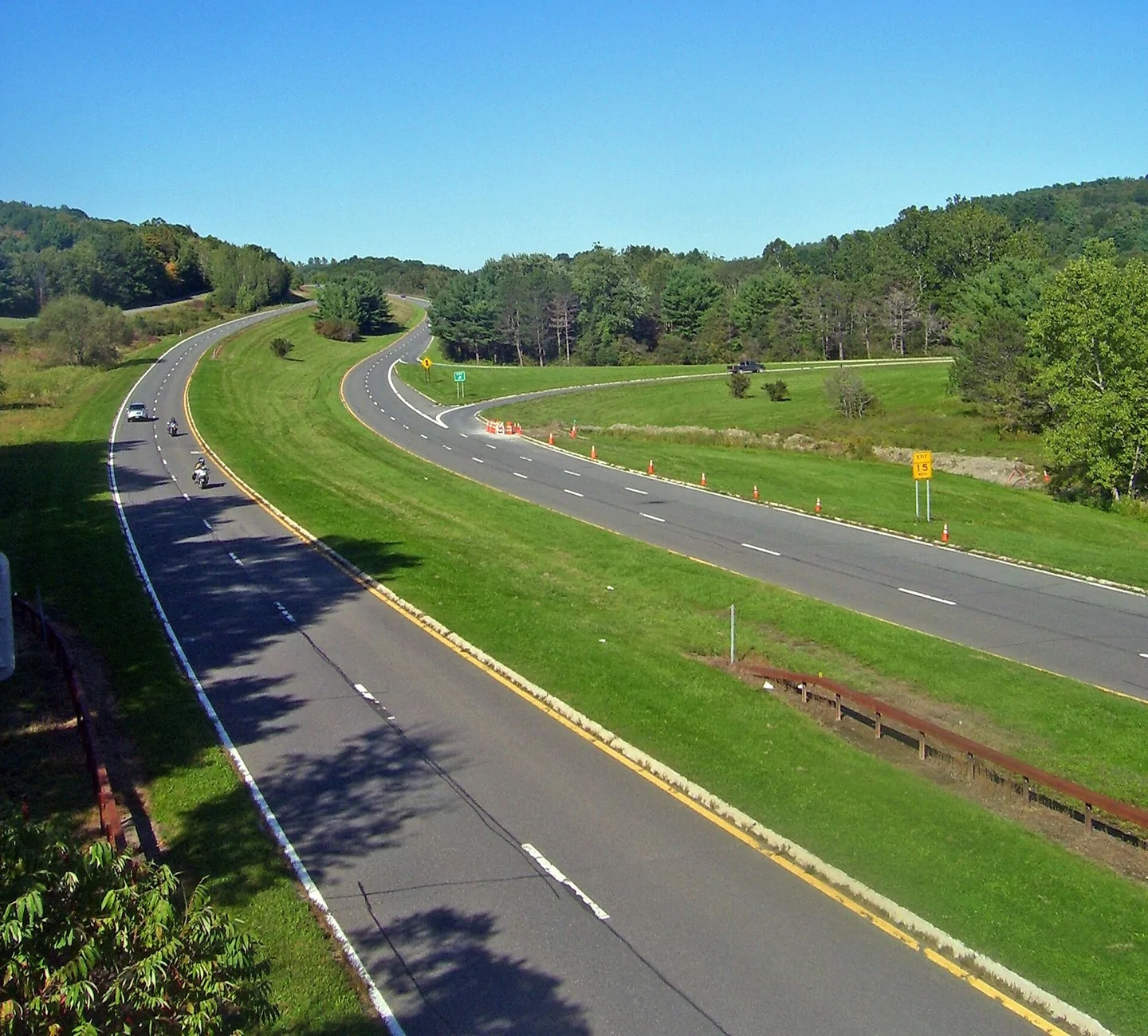 Ford Mustang Mach-E Copilot360 vs Tesla Autopilot Taconic_State_Parkway_from_NY_217_in_Ghent,_NY