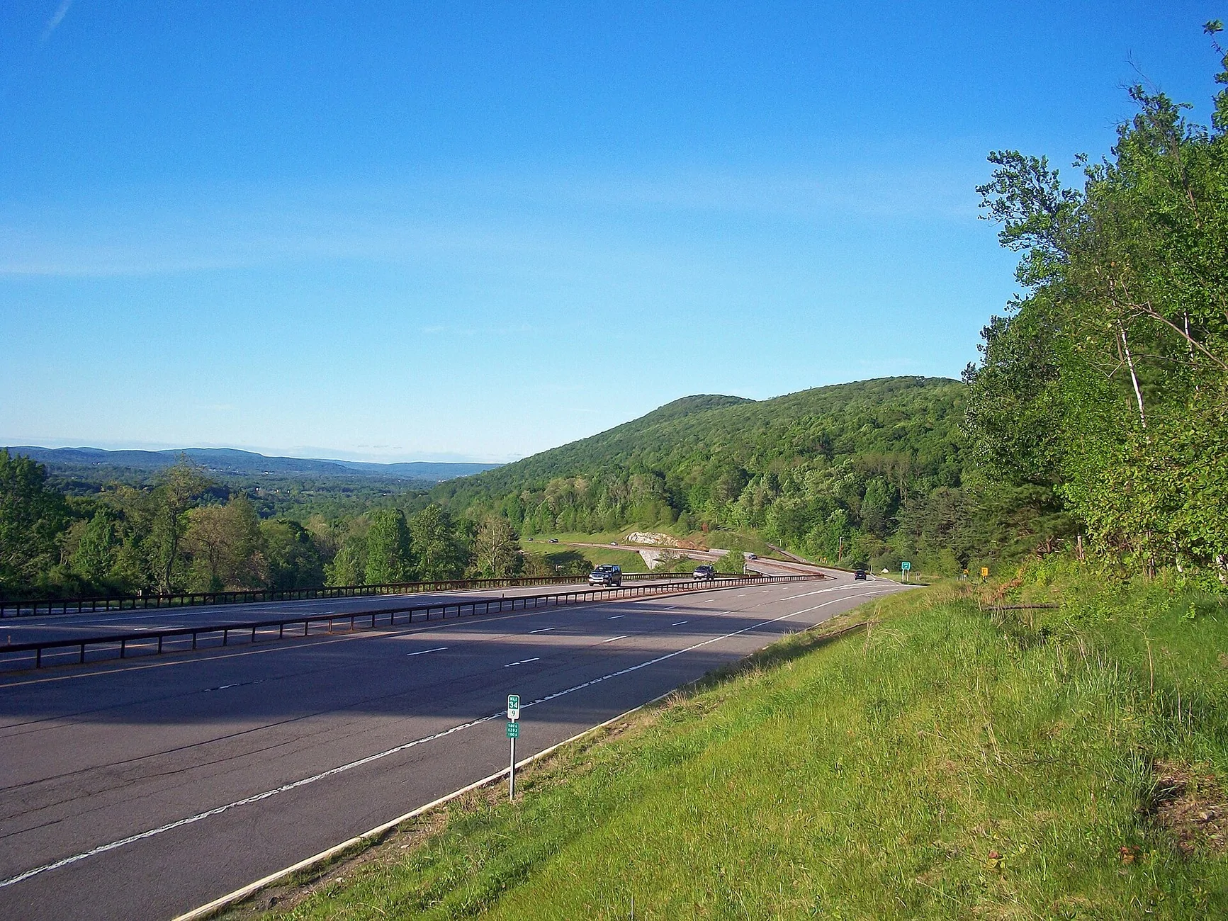 Ford Mustang Mach-E Subscription Value - BlueCruise vs. Tesla FSD Taconic_State_Parkway_view_at_Miller_Hill_Road_exit,_East_Fishkill,_NY