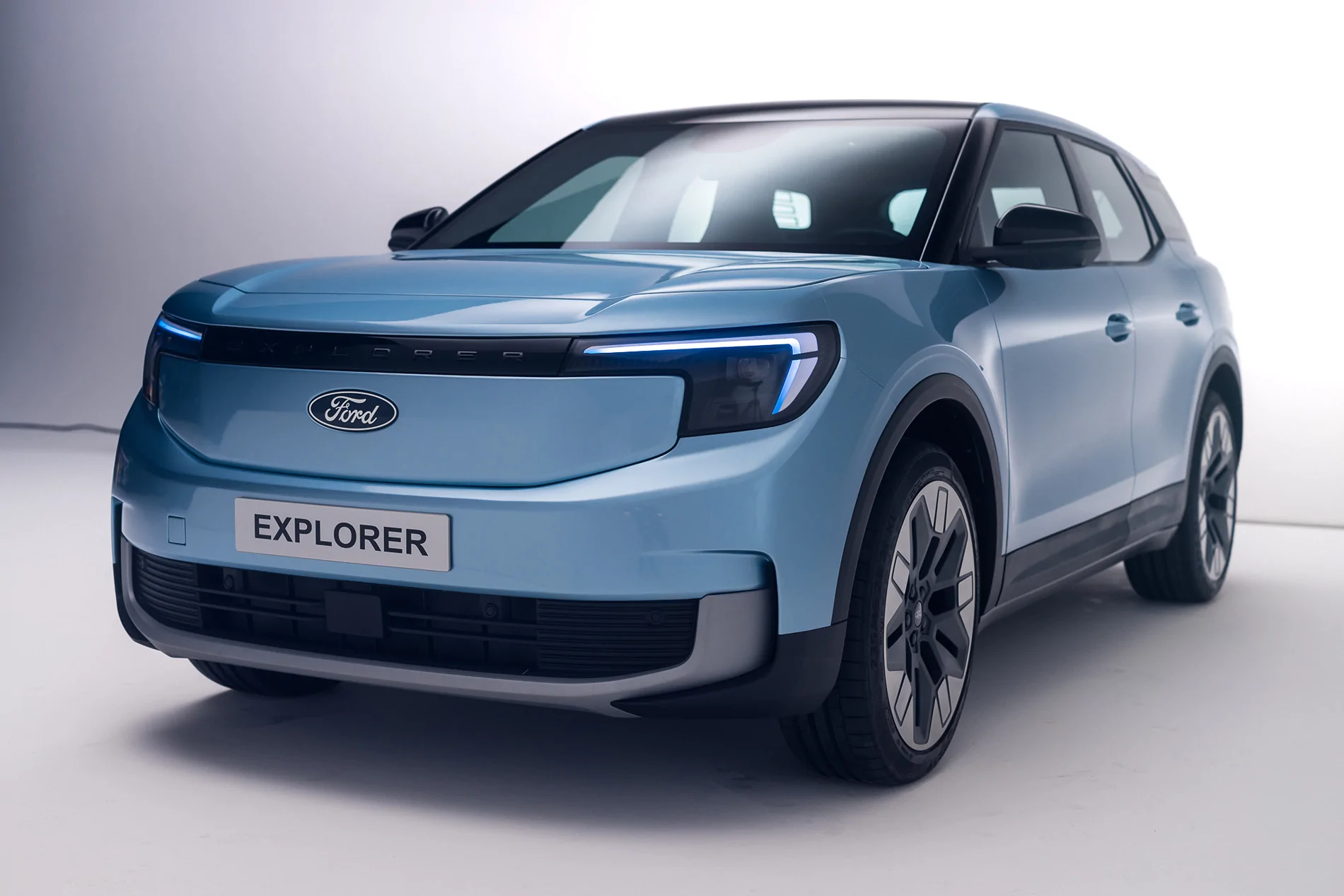 Ford Mustang Mach-E Mach-E Will Not Migrate to Universal EV Platform C_R58541-638520587042676199